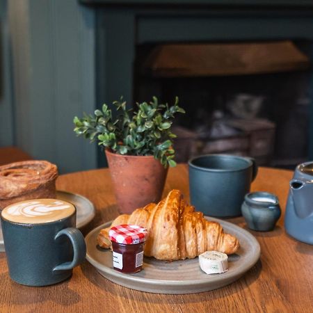The Lazy Goose - Coffee House & Bedrooms Claypits Room photo
