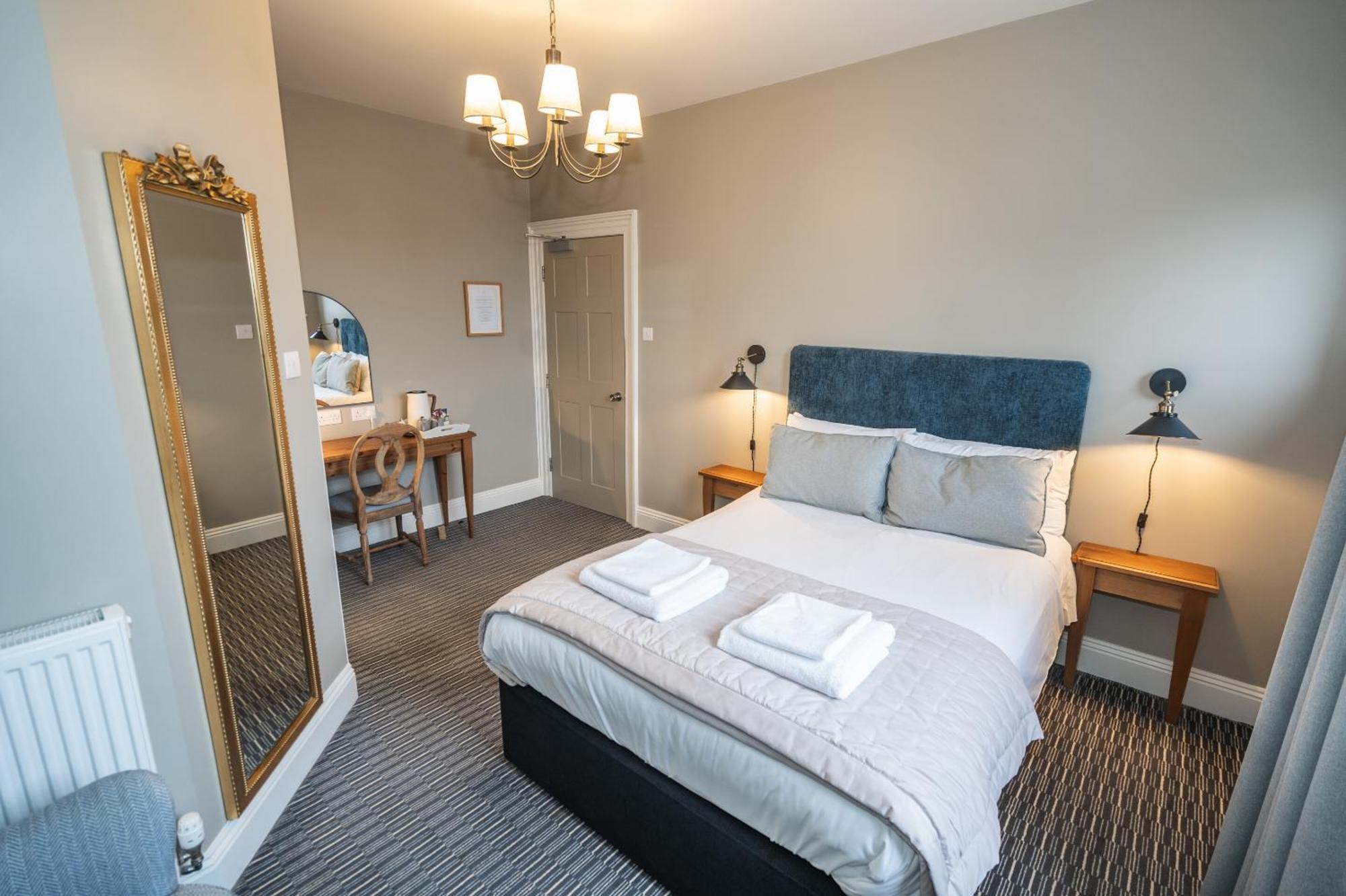 The Lazy Goose - Coffee House & Bedrooms Claypits Room photo