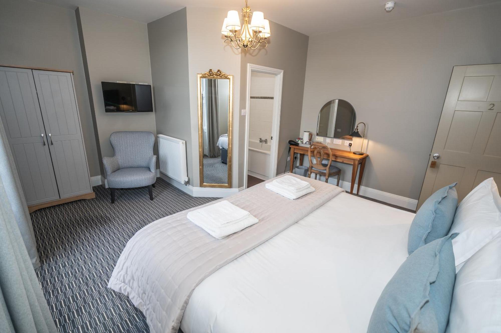 The Lazy Goose - Coffee House & Bedrooms Claypits Room photo